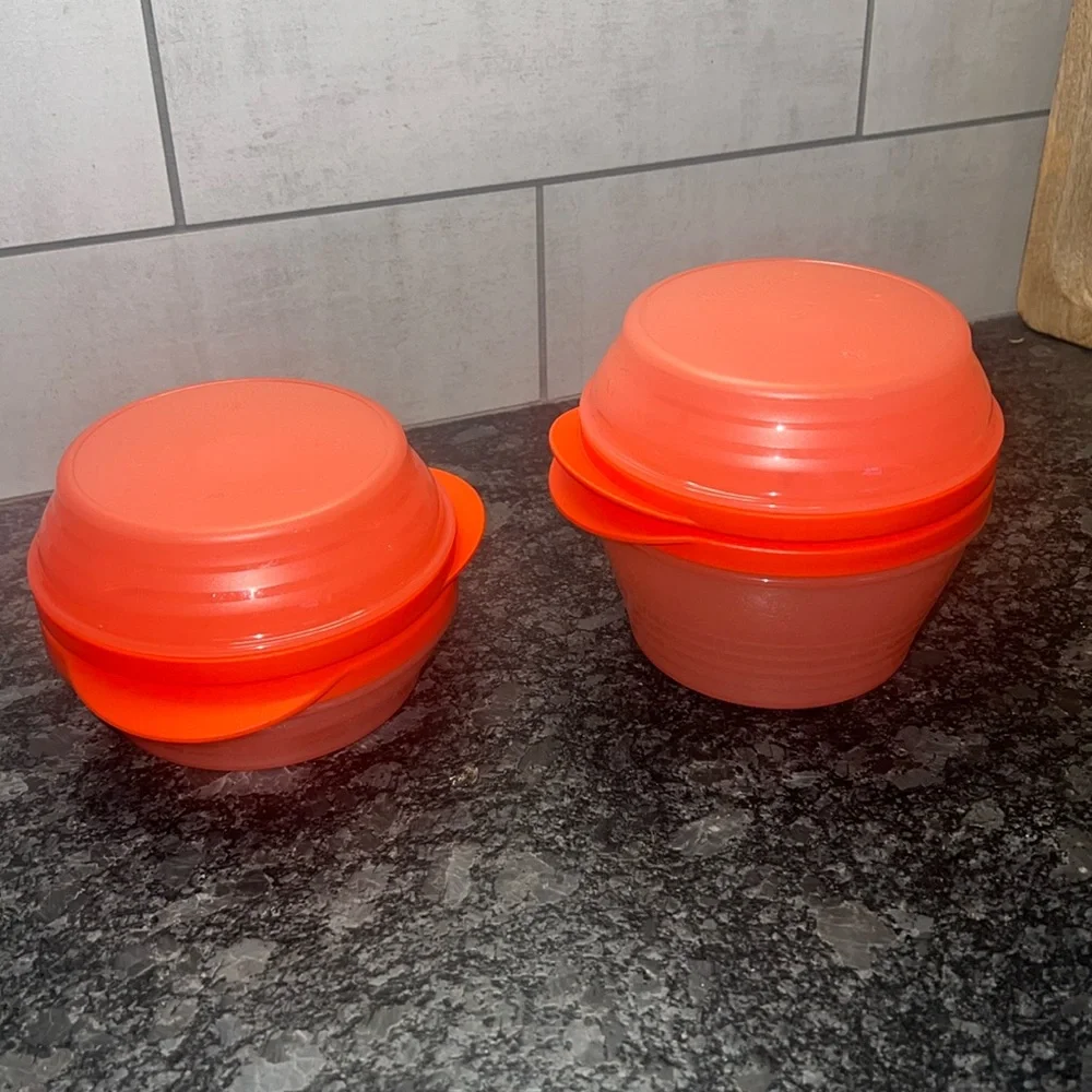 Duo bowls by Tupperware. Interlocking Perfect for leftovers or breakfast…